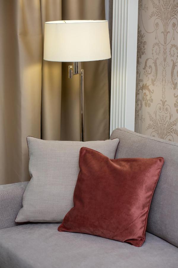Royal City Center Mennica Residence By Noclegi Renters Varsó Kültér fotó
