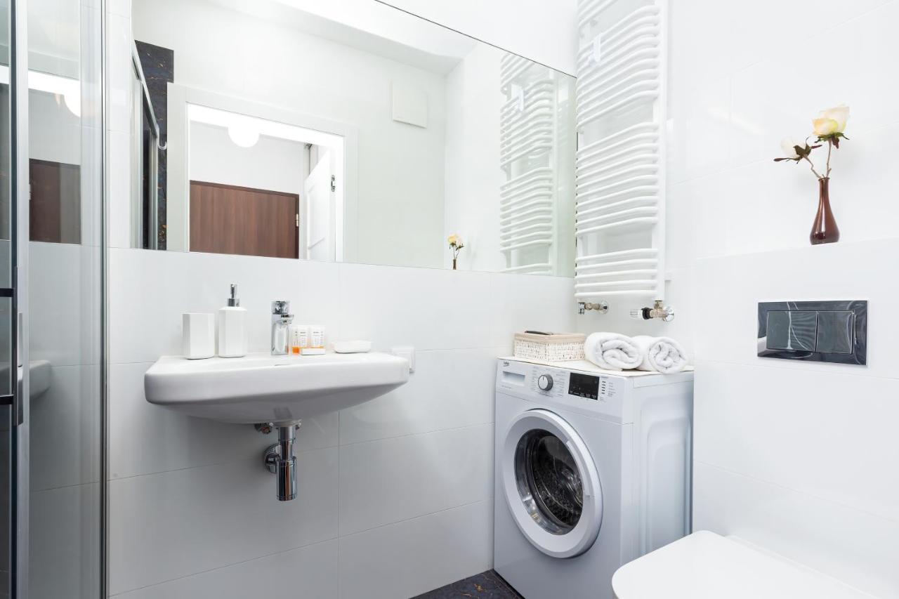 Royal City Center Mennica Residence By Noclegi Renters Varsó Kültér fotó