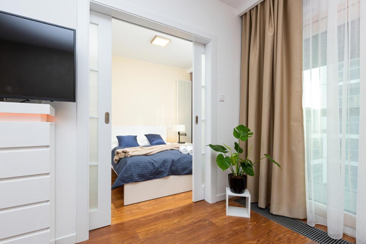 Royal City Center Mennica Residence By Noclegi Renters Varsó Kültér fotó