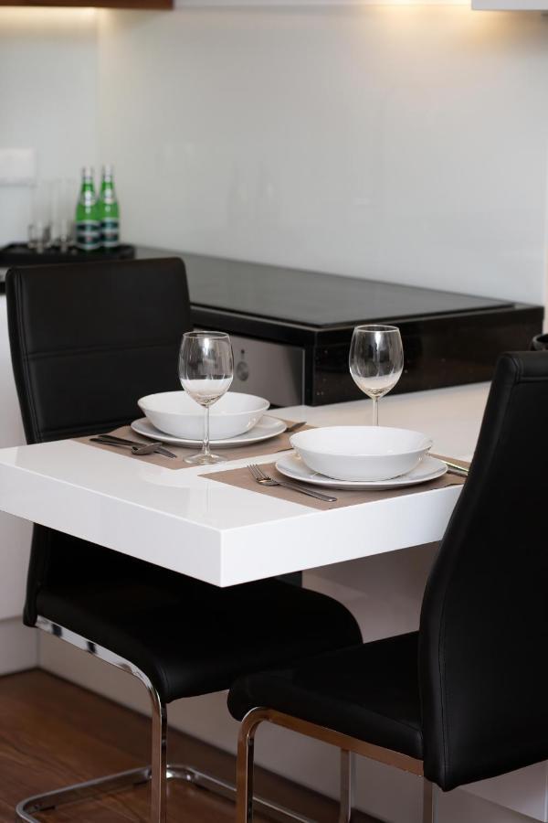 Royal City Center Mennica Residence By Noclegi Renters Varsó Kültér fotó