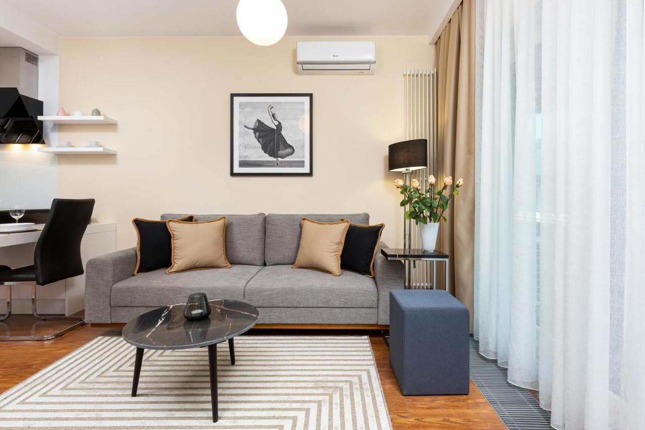 Royal City Center Mennica Residence By Noclegi Renters Varsó Kültér fotó