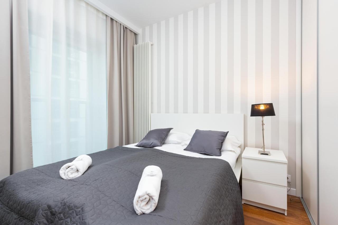 Royal City Center Mennica Residence By Noclegi Renters Varsó Kültér fotó