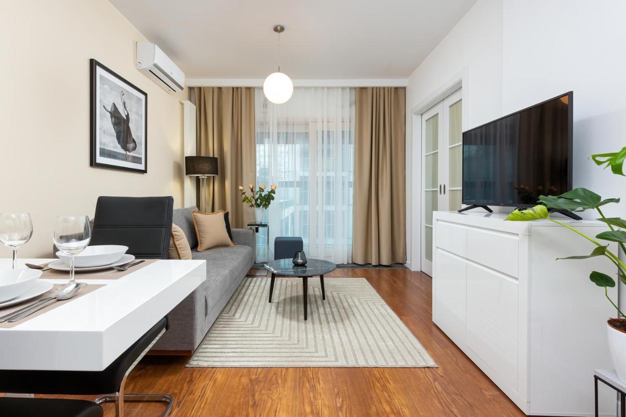 Royal City Center Mennica Residence By Noclegi Renters Varsó Kültér fotó