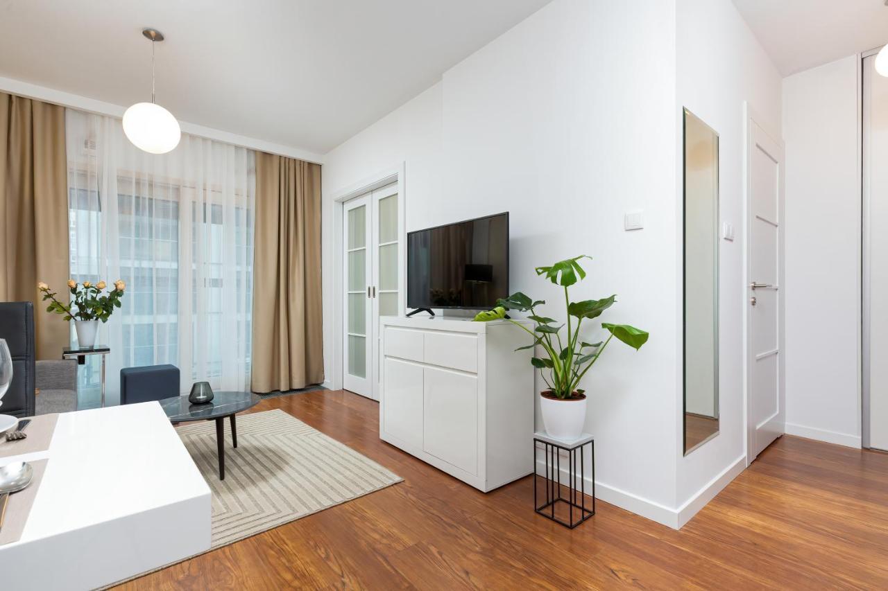 Royal City Center Mennica Residence By Noclegi Renters Varsó Kültér fotó