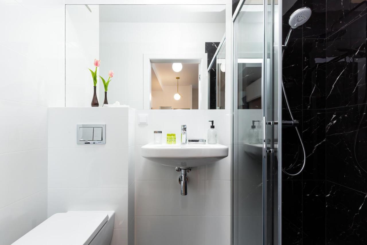 Royal City Center Mennica Residence By Noclegi Renters Varsó Kültér fotó
