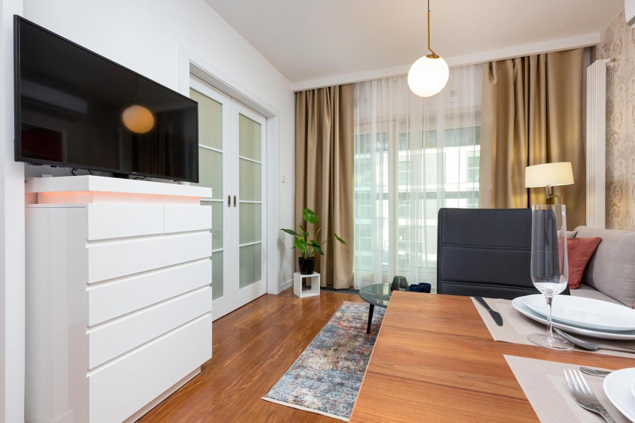 Royal City Center Mennica Residence By Noclegi Renters Varsó Kültér fotó