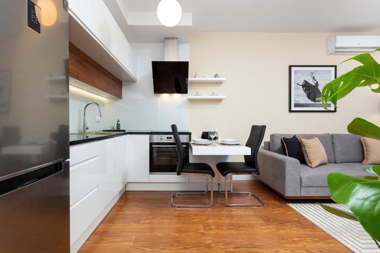 Royal City Center Mennica Residence By Noclegi Renters Varsó Kültér fotó