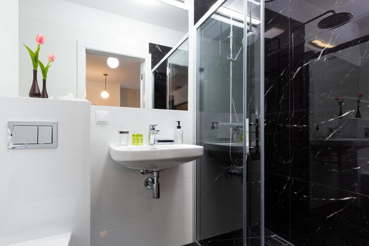 Royal City Center Mennica Residence By Noclegi Renters Varsó Kültér fotó