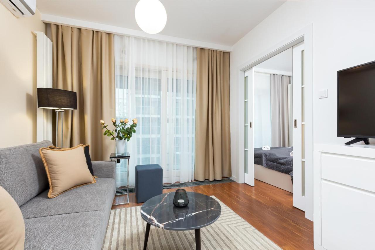 Royal City Center Mennica Residence By Noclegi Renters Varsó Kültér fotó