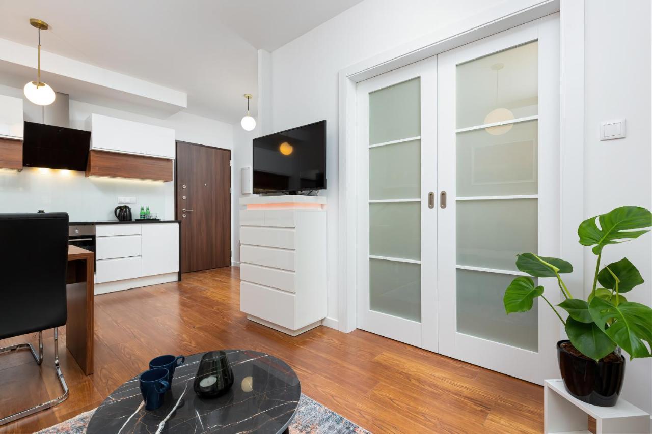 Royal City Center Mennica Residence By Noclegi Renters Varsó Kültér fotó
