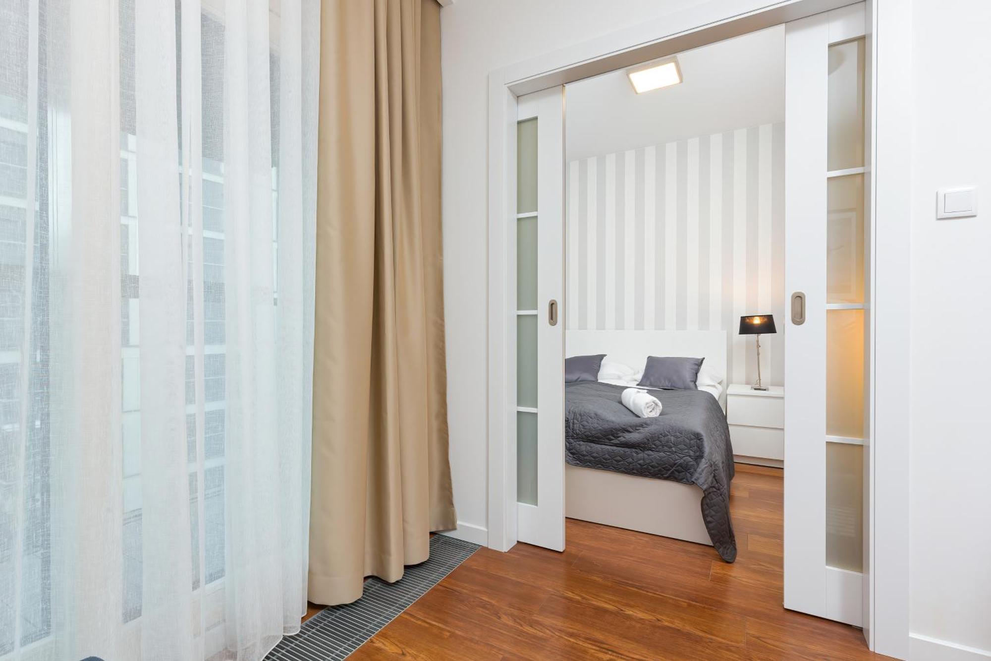 Royal City Center Mennica Residence By Noclegi Renters Varsó Kültér fotó