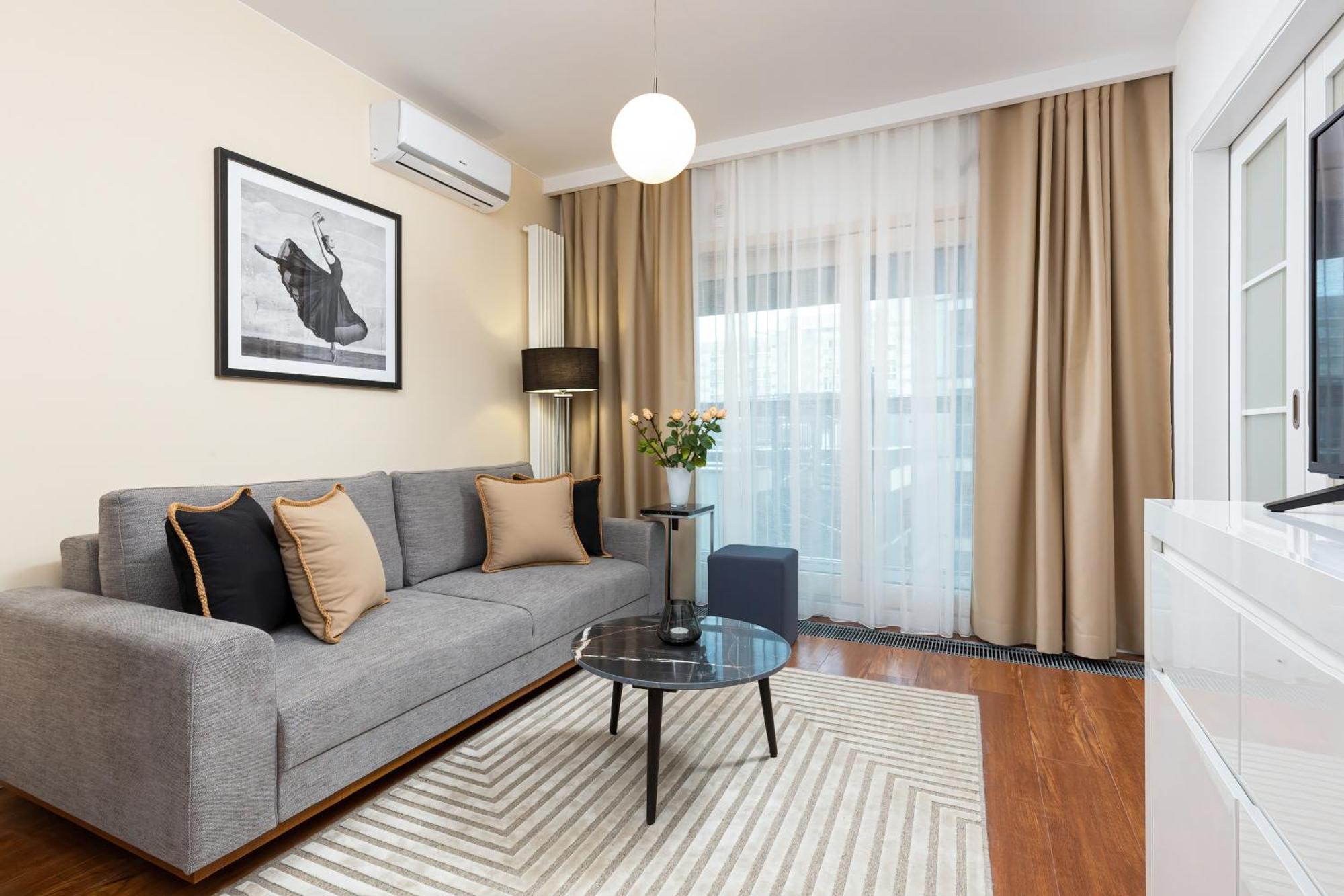 Royal City Center Mennica Residence By Noclegi Renters Varsó Kültér fotó