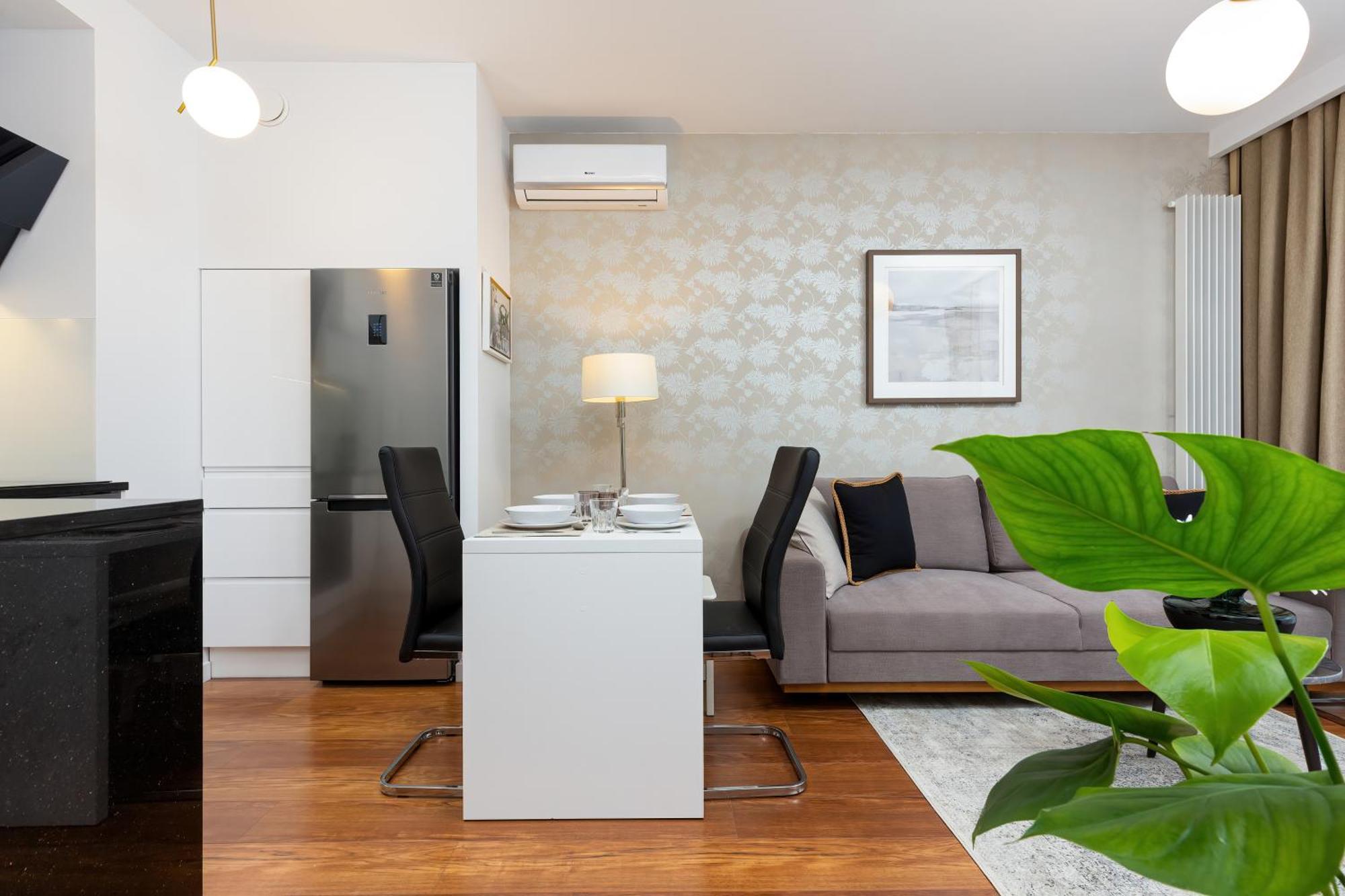 Royal City Center Mennica Residence By Noclegi Renters Varsó Kültér fotó