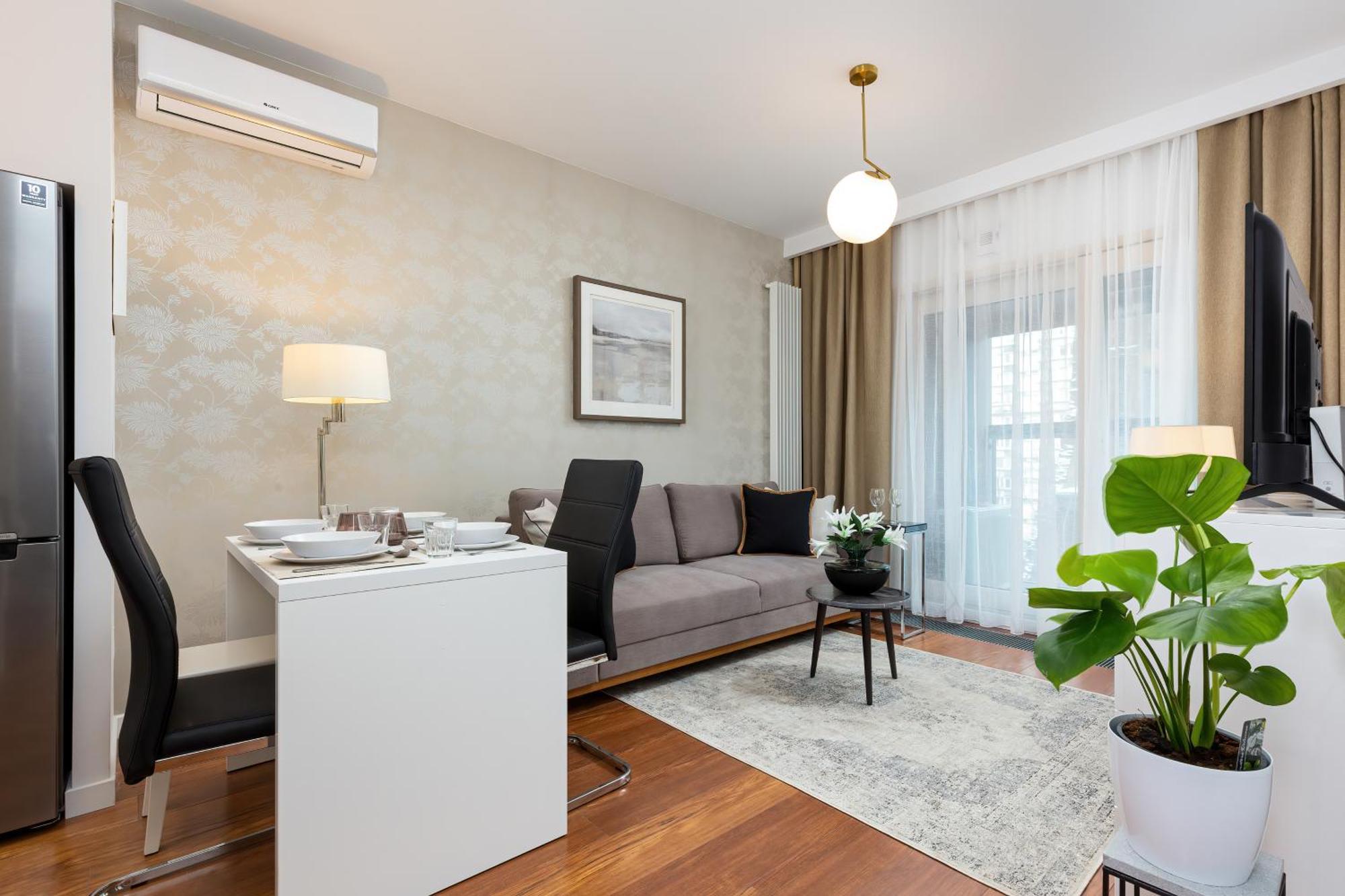 Royal City Center Mennica Residence By Noclegi Renters Varsó Kültér fotó