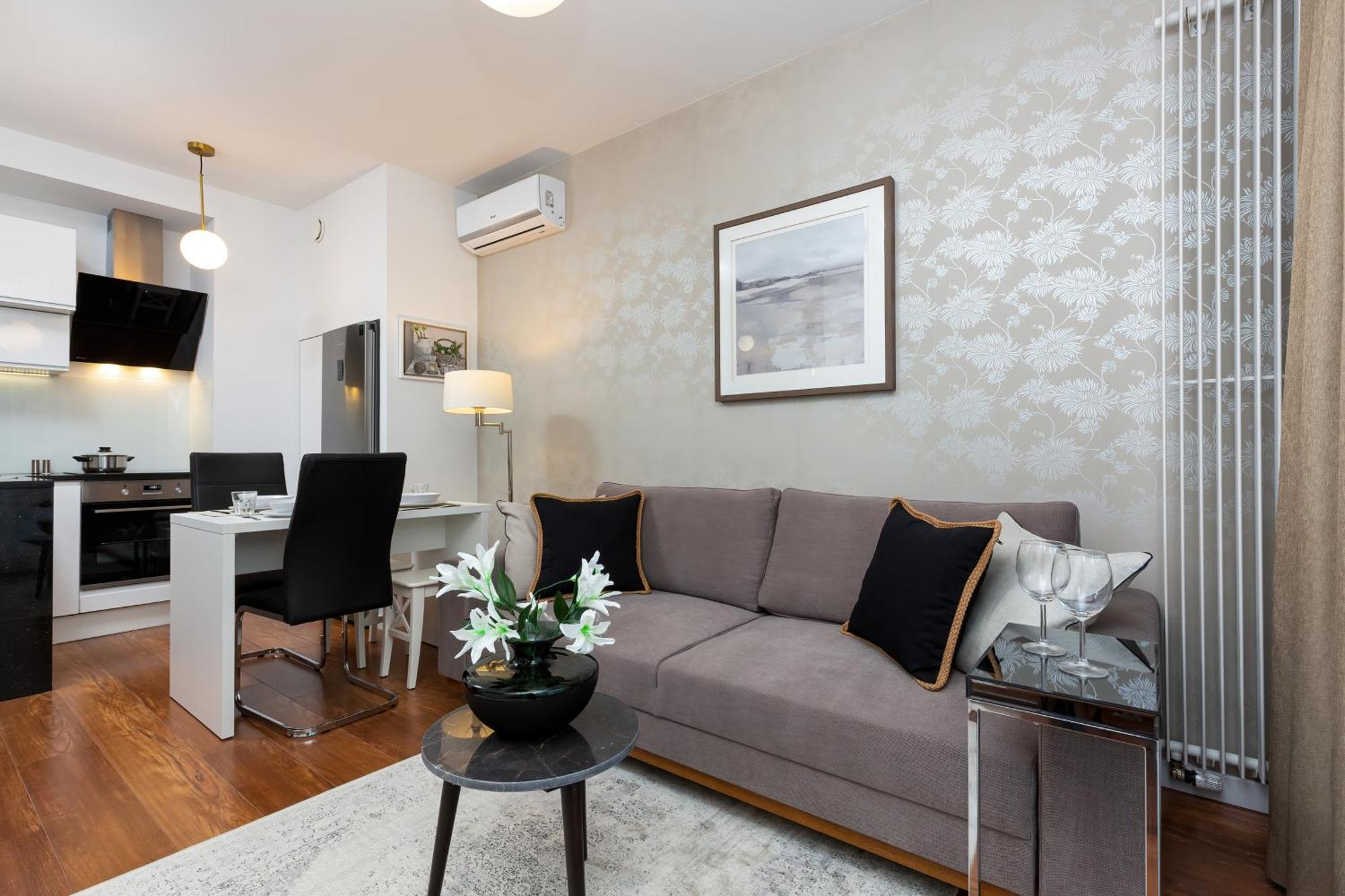 Royal City Center Mennica Residence By Noclegi Renters Varsó Kültér fotó