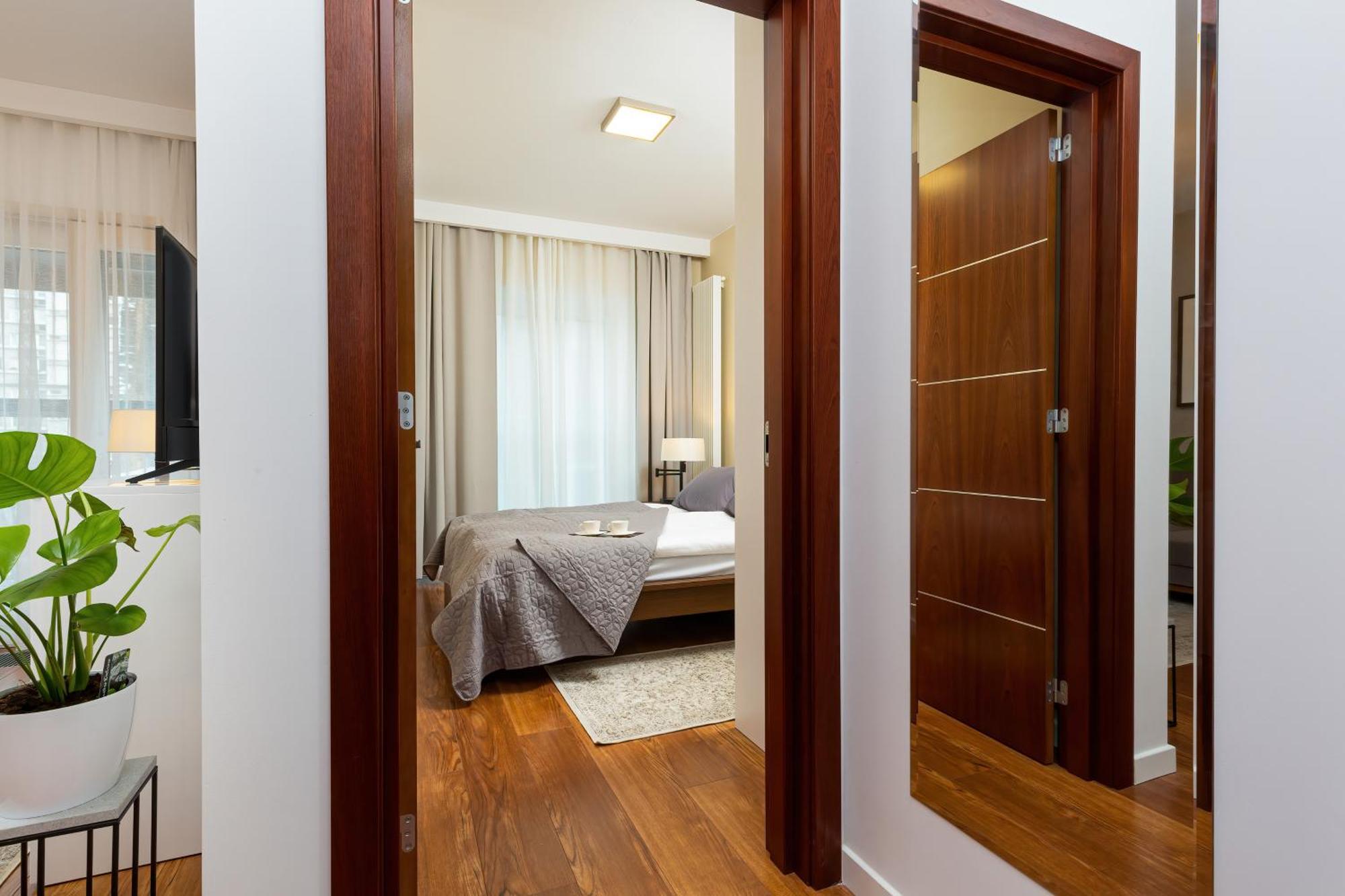 Royal City Center Mennica Residence By Noclegi Renters Varsó Kültér fotó